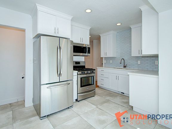 5th image of 1138 E Hudson Ave