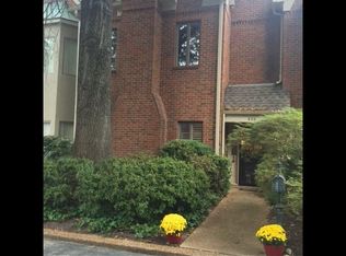 498 E Racquet Club Pl, Memphis, TN 38117