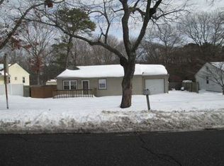 1449 E Forks Rd, Bay Shore, NY 11706