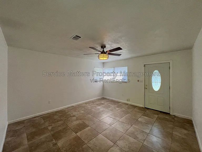 121 Berkley Dr — Photo 3