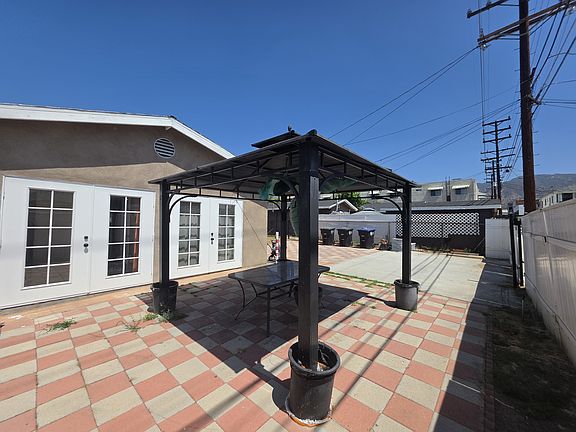 2nd image of 1038 Raymond Ave