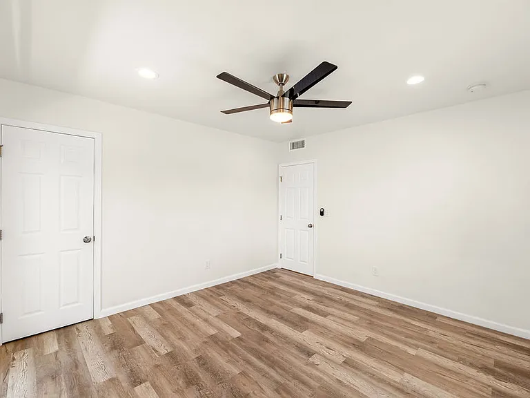 4774 62nd St — Photo 33
