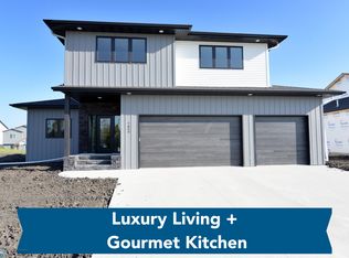 7859 Dogwood Dr, Horace, ND 58047