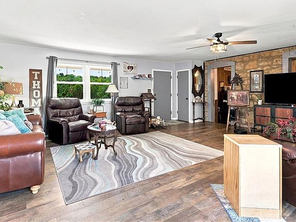 4th image of 18676 Logan Rd