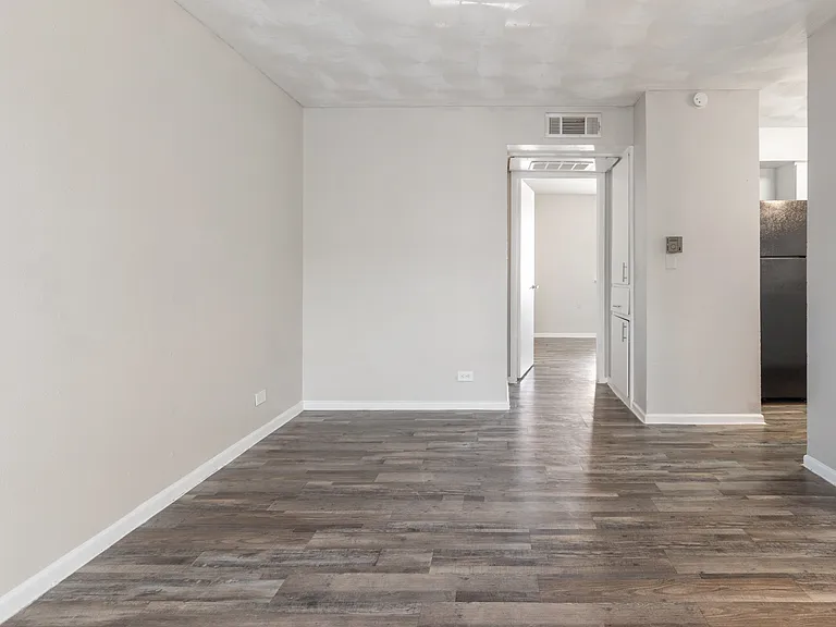 Southgate Manor Apartments — Photo 15