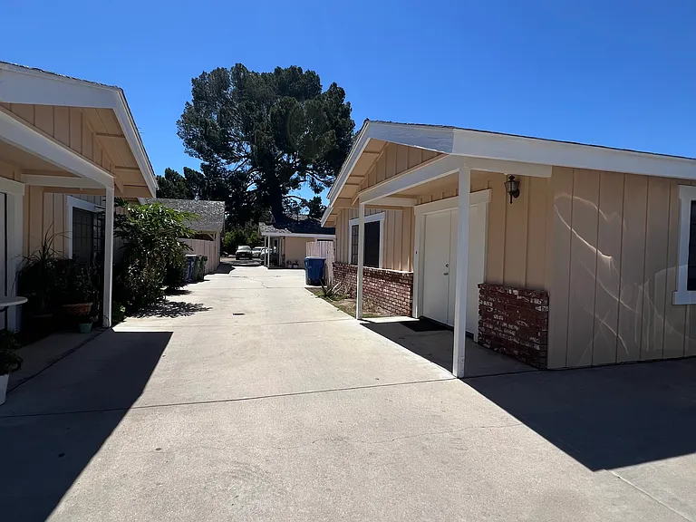 9208 Langdon Ave — Photo 38
