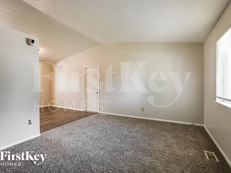 5607 Northport Dr — Photo 2