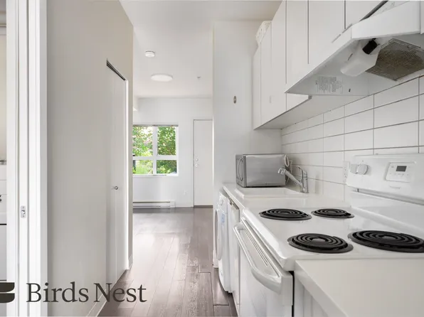 138 Hastings St E #202, Vancouver, BC V6A 0E6