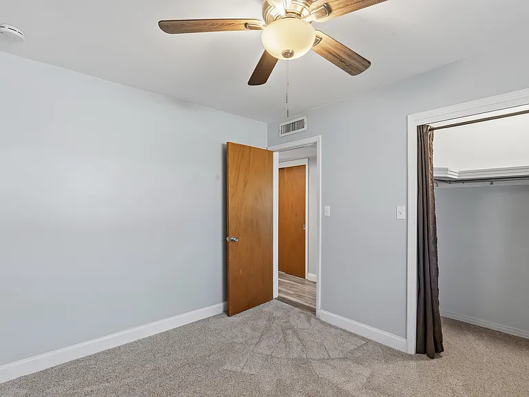 4220 Deleon St — Photo 17