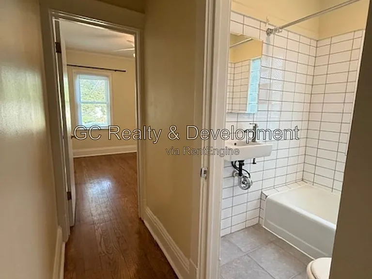 2415 Hastings Ave — Photo 7