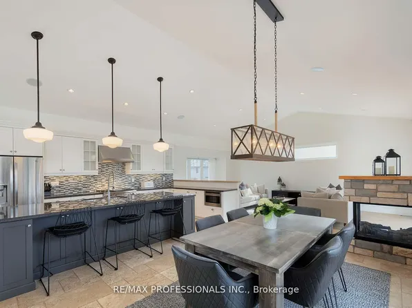321 Wendy Ln, Oakville, ON L6L 4P9