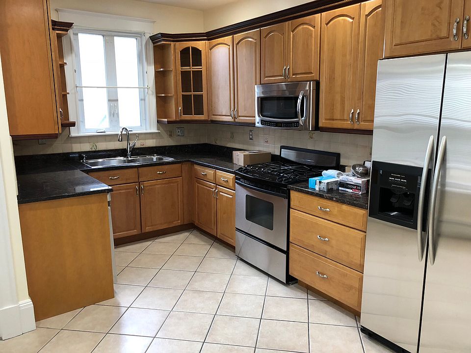 1st image of 104 Glenwood Rd #2