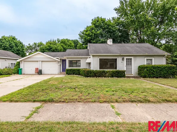 4351 Seeden St, Waterford, MI 48329