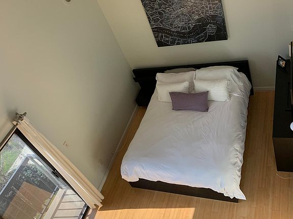 4th image of 2480 Penmar Ave #0