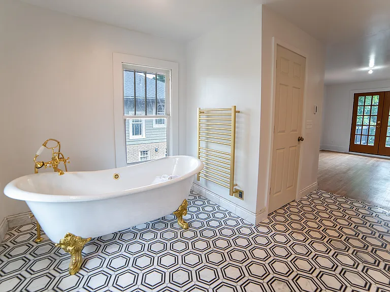 815 W 4th St — Photo 18