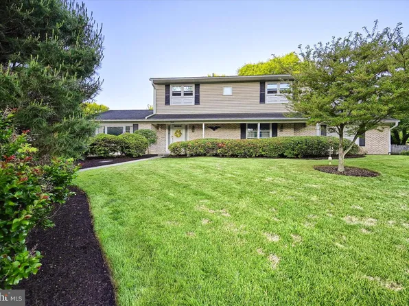 309 Candlelight Dr, Camp Hill, PA 17011