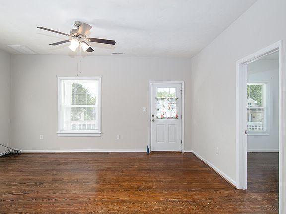 5th image of 1126 Tompkins Ave SE