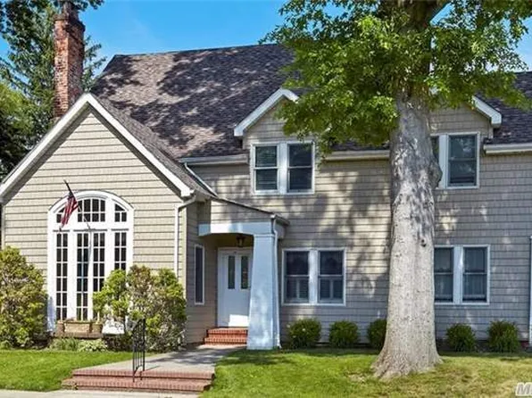 141 Chestnut St, Garden City, NY 11530