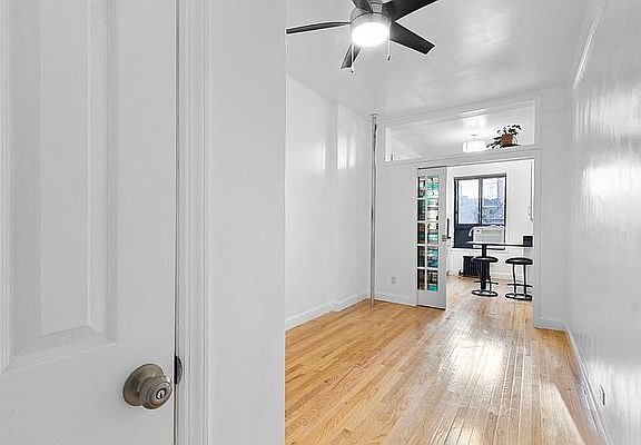 5th image of 403 W 57th St APT 5E