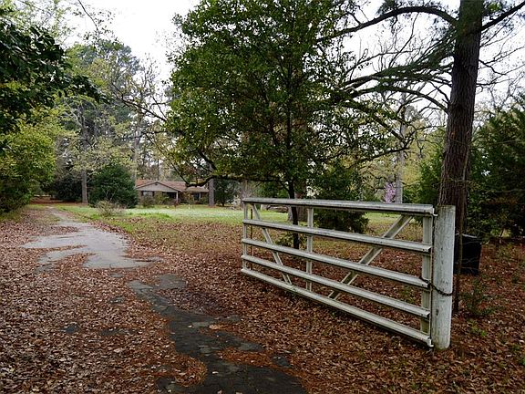 3rd image of 501 Greenville Ave