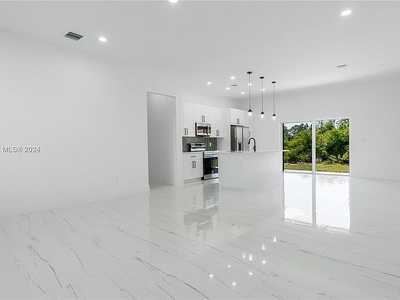 5th image of 1036 Capetown Ave