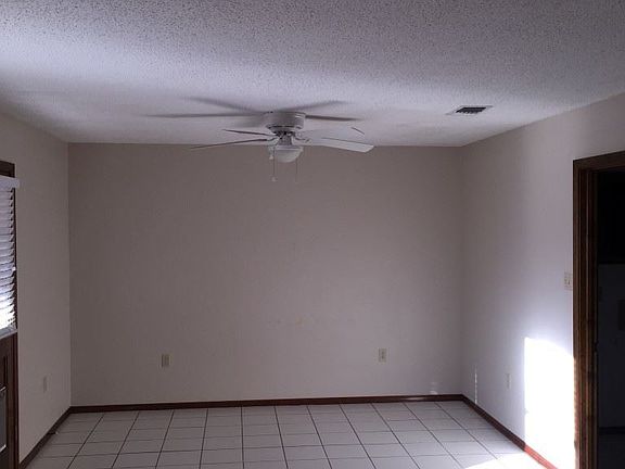 5th image of 20027 Lovers Ln