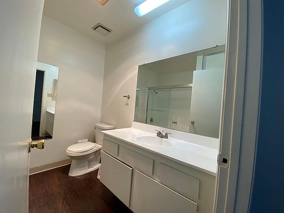 3rd image of 18615 Burbank Blvd APT 211