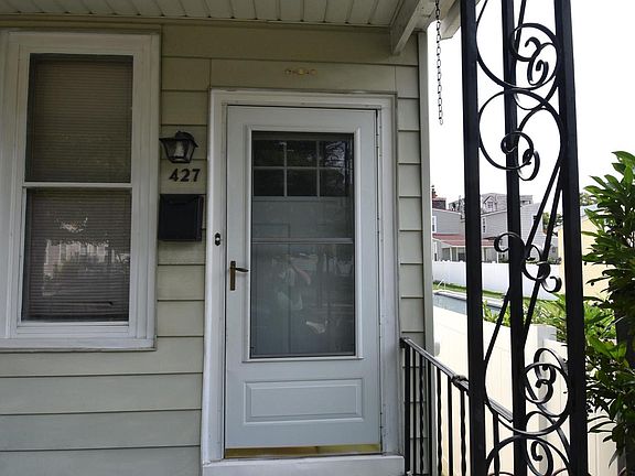 5th image of 427 Wood St