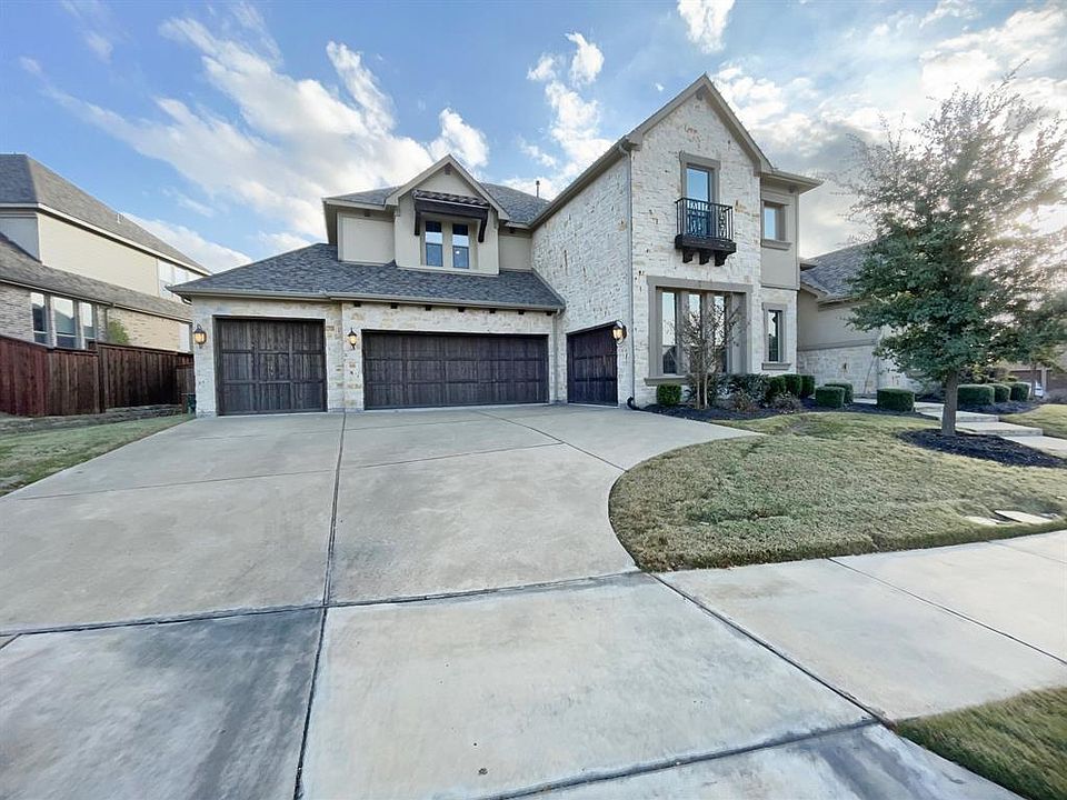 1st image of 825 Palmflower Ave