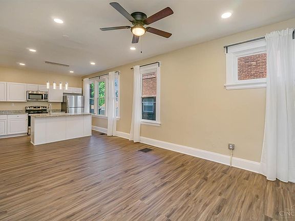 5th image of 2033 Weyer Ave