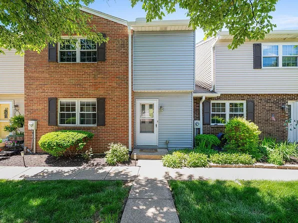 469 Maple Circle Dr, Cincinnati, OH 45246