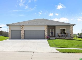 12104 S 110th St, Papillion, NE 68046