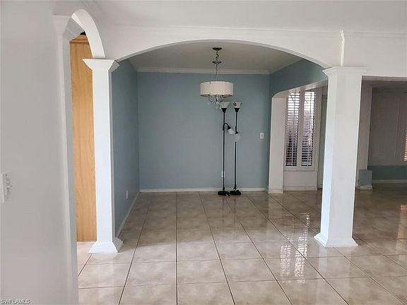 5th image of 618 SE 12th Ct