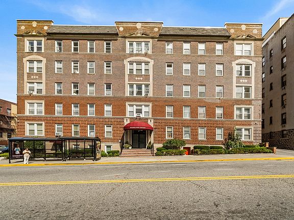 3rd image of 6045 Boulevard East APT 4B