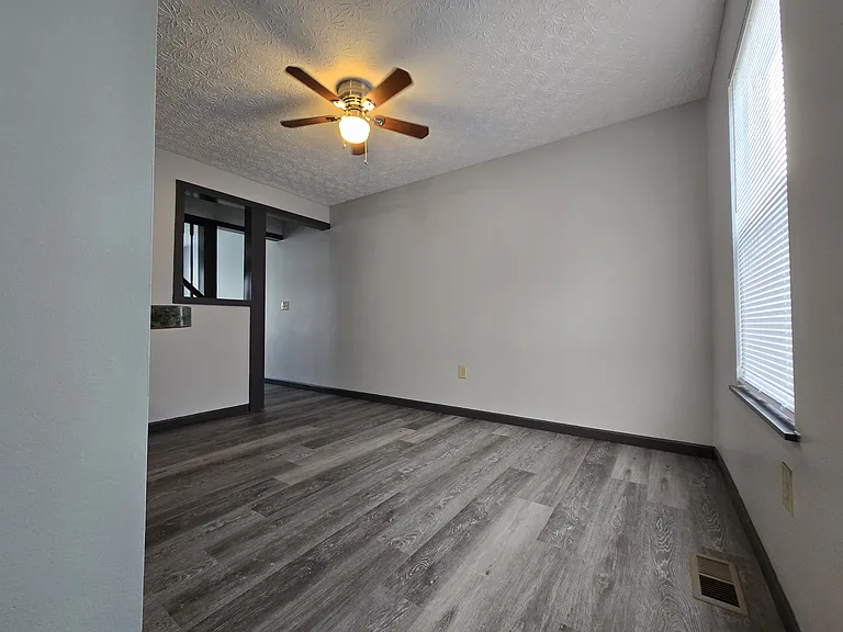 6048 Trowbridge Way — Photo 4