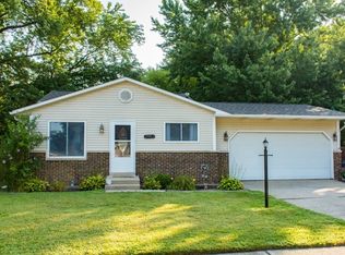 2962 Providence Dr, Mishawaka, IN 46544