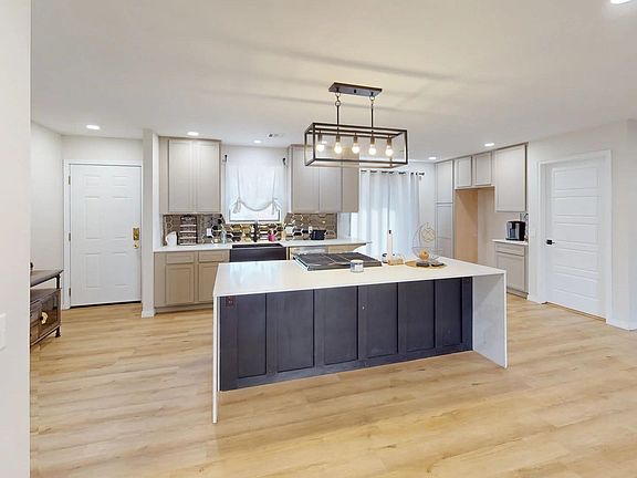 2nd image of 3023 Edgewater Dr