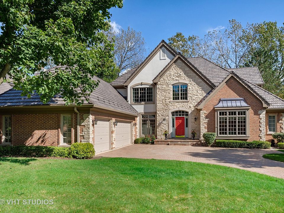1st image of 9 Lakeside Ln