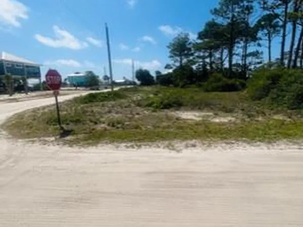 572 E Pine Ave, Eastpoint, FL 32328