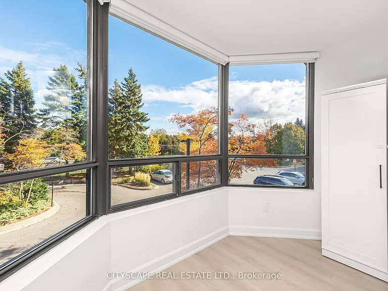 7460 Bathurst St #209 — Photo 8