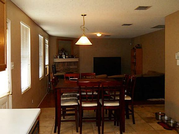 3rd image of 3115 Breton Dr