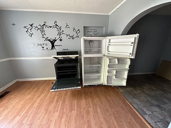 3rd image of 2021 Glenn Ave