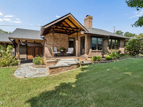 2nd image of 3524 Pinewood Pl