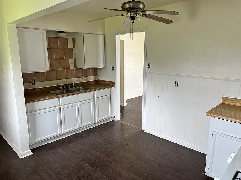 1614 Sherman St — Photo 3