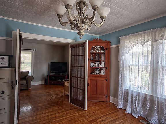 4th image of 248 Goshen Ave