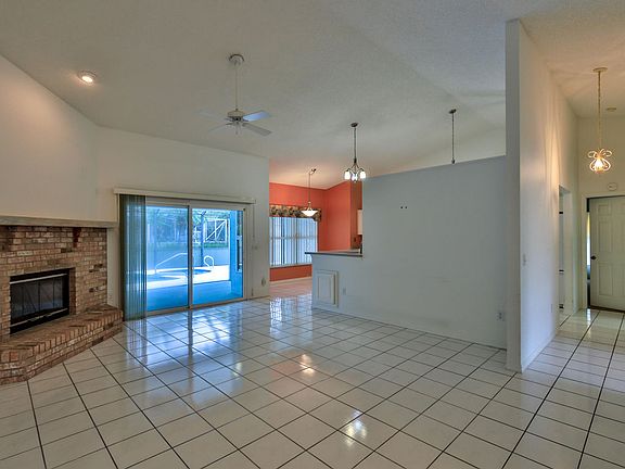 5th image of 1390 Surrey Park Dr