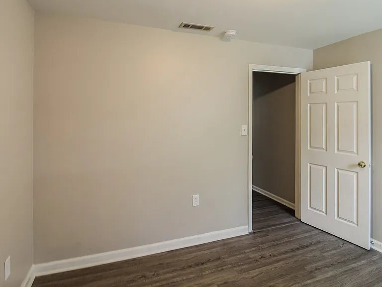 1135 Clark St — Photo 14