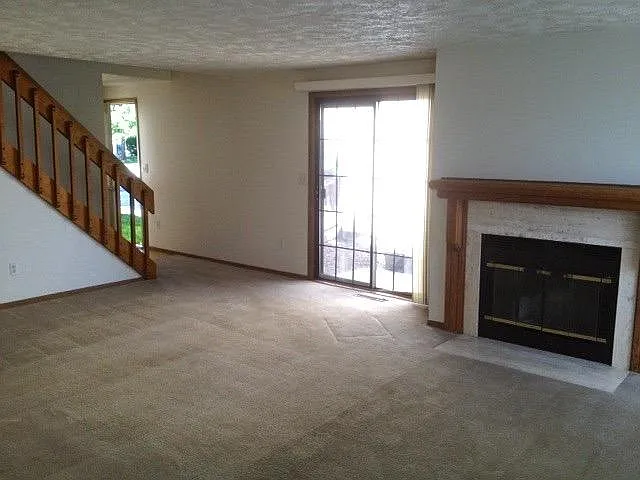 2 bed, 2.5 bath, 1450 sqft, $2,175 — Photo 2