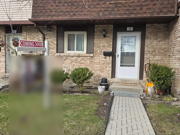 45 Hansen Rd N #39, Brampton, ON L6V 3C5