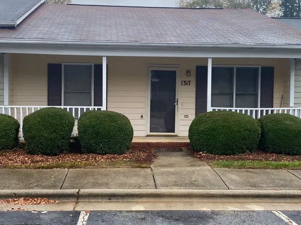 1317 Bailey Cir, High Point, NC 27262